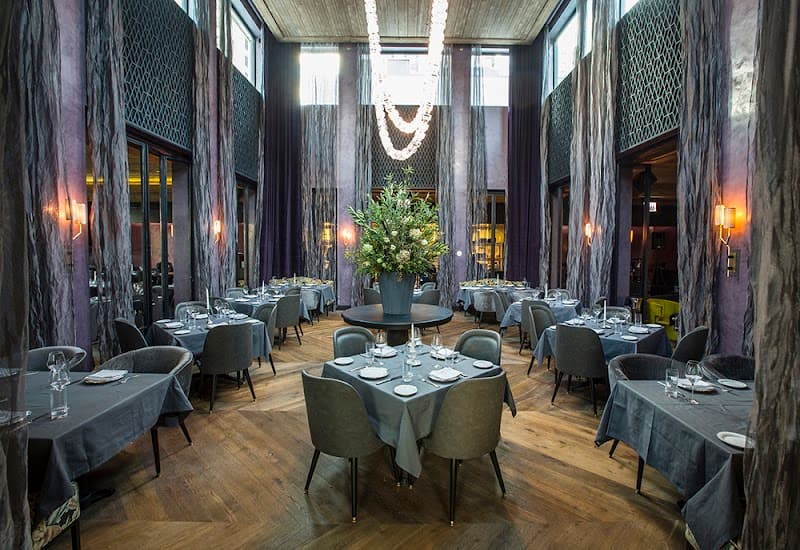 Maple & Ash Chicago — Gold Coast